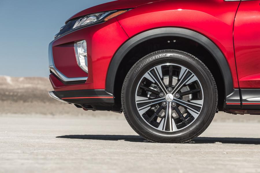 Детали экстерьера Mitsubishi Eclipse Cross 2018 года  (NA) (фото 7 из 63)